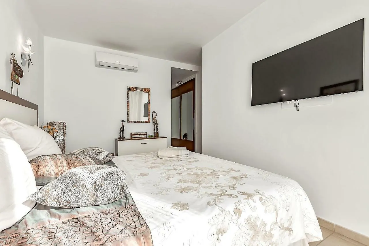 Villa Nuelve Callao Salvaje 0*,